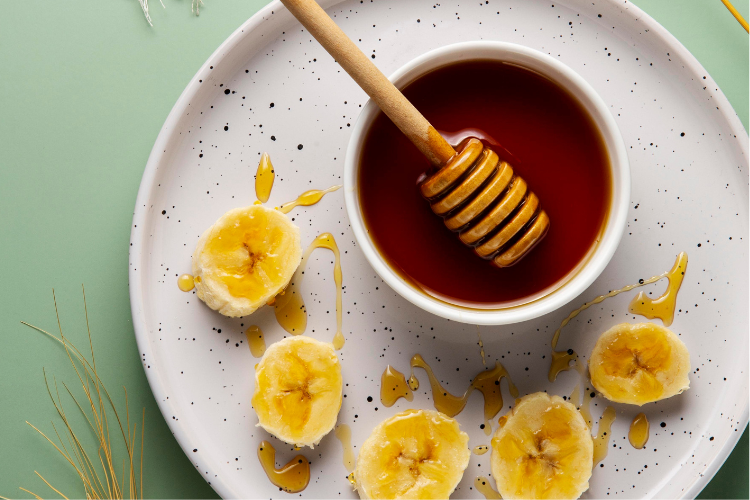 Low-Calorie Snacks For Weight Loss, Banana slices with a drizzle of honey