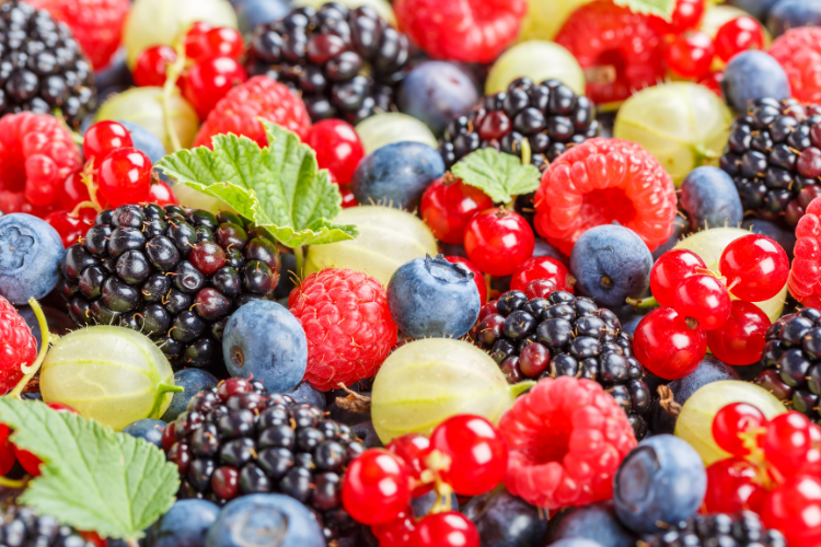 Berries (strawberries, blueberries, raspberries, etc.), Low-Calorie Snacks For Weight Loss, 