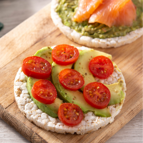 Low-Calorie Snacks For Weight Loss, Brown rice cakes with mashed avocado