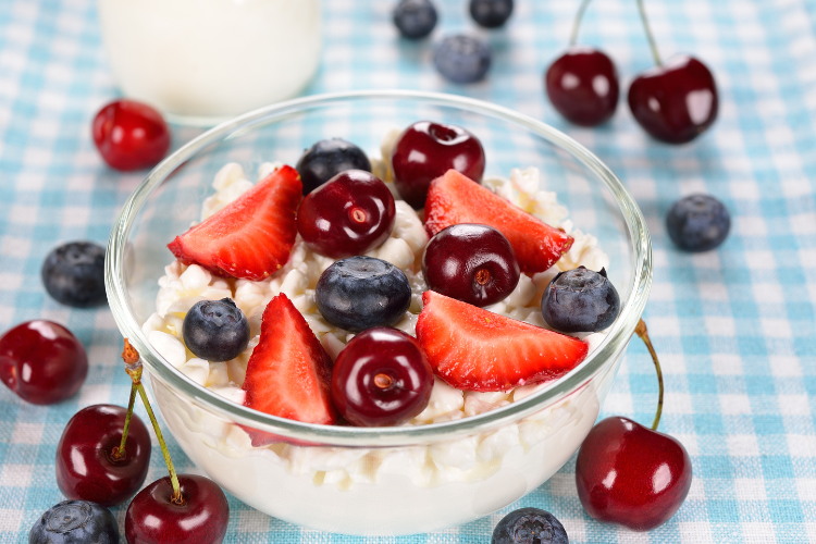 Cottage cheese with fresh fruit, Low-Calorie Snacks For Weight Loss