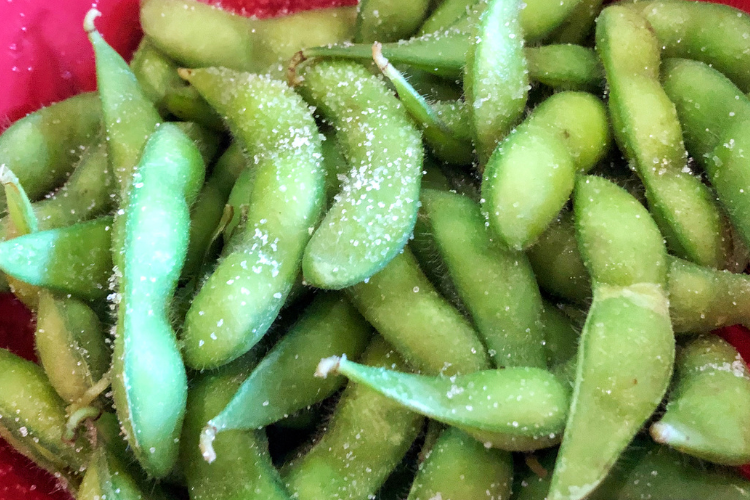 Low-Calorie Snacks For Weight Loss, Edamame (steamed and lightly salted)