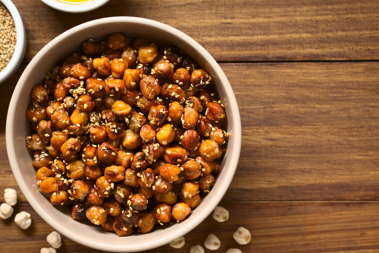 Low-Calorie Snacks For Weight Loss, Roasted chickpeas (seasoned to taste)